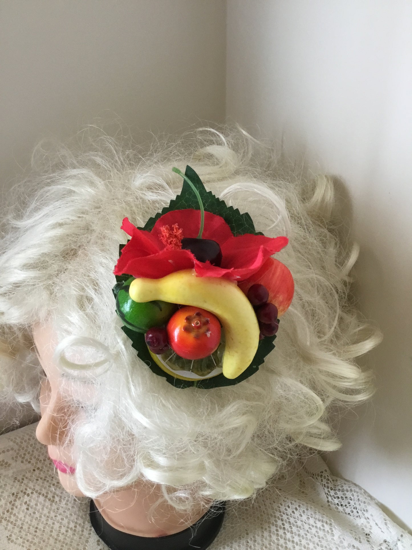 LEILANI - Red hibiscus / Fruit cluster hairpiece
