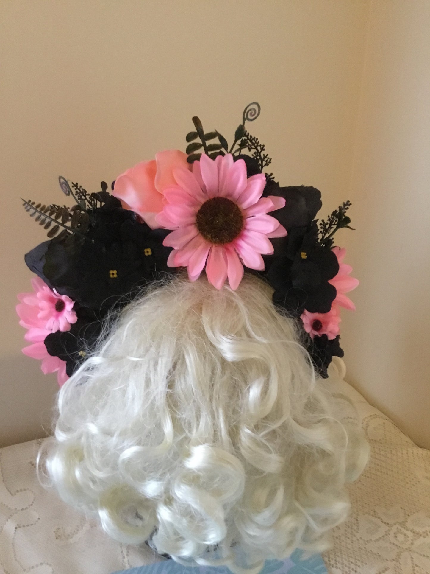 SOPHIA - shades of black and pink / flower crown