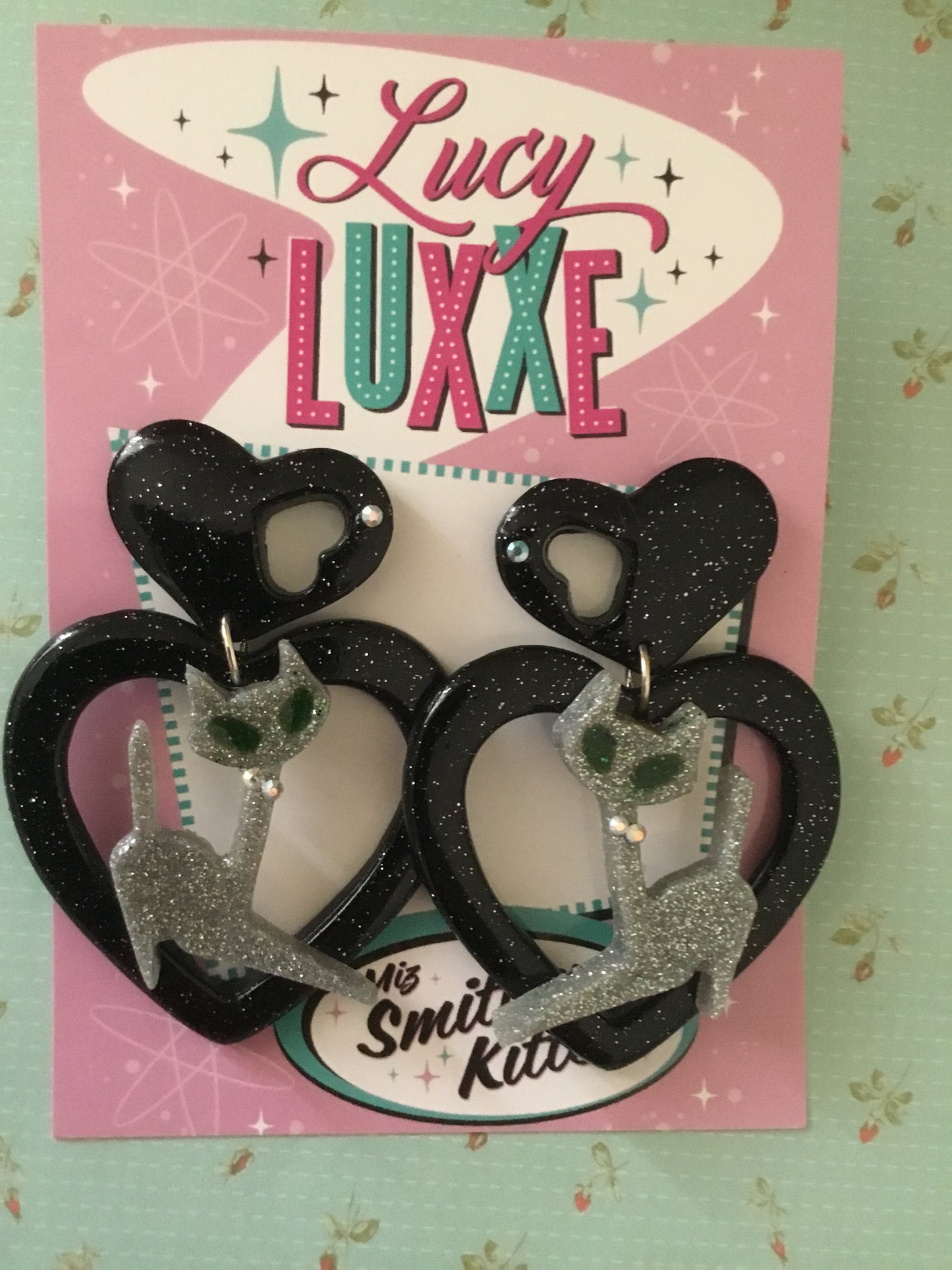 ATOMIC CAT - big heart earrings - silver