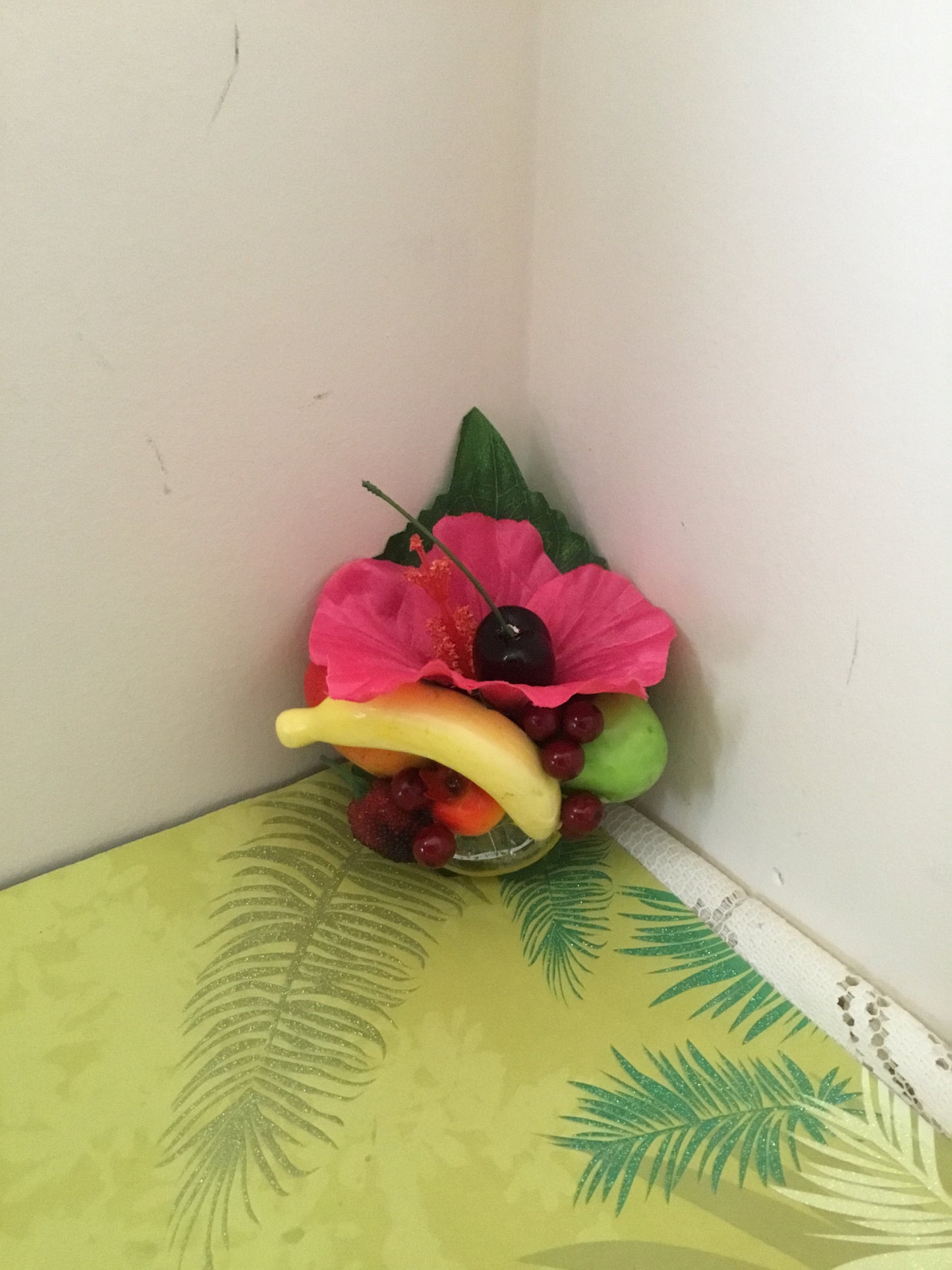 LEILANI - Pink hibiscus / Fruit cluster hairpiece