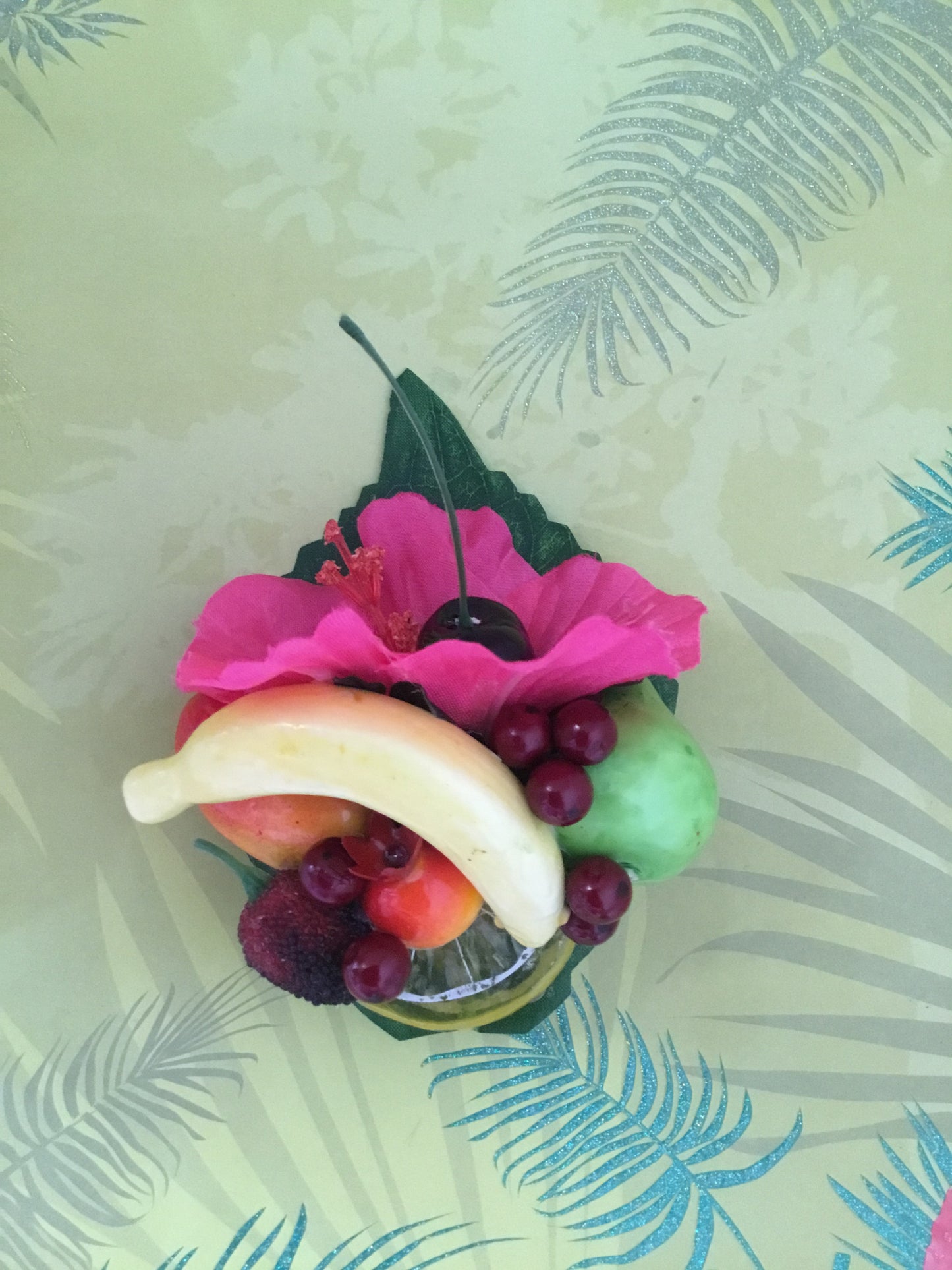 LEILANI - Pink hibiscus / Fruit cluster hairpiece