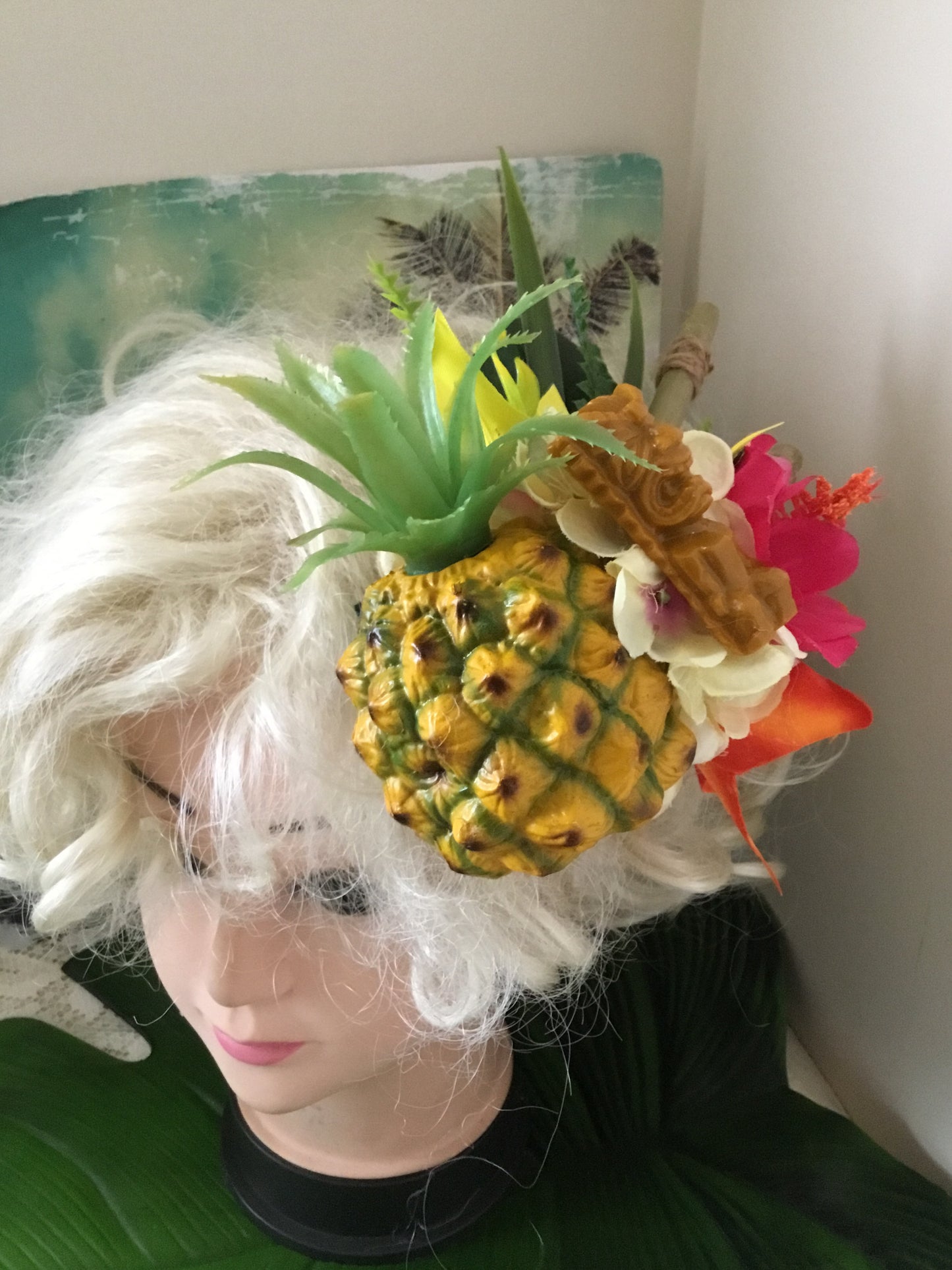KANALOA - pineapple and tiki tropical cluster - with bamboo