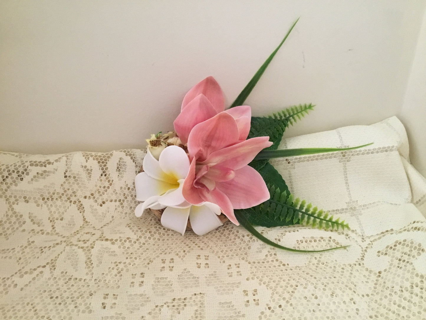 SIENNA - tropical cluster pink set on a rattan base