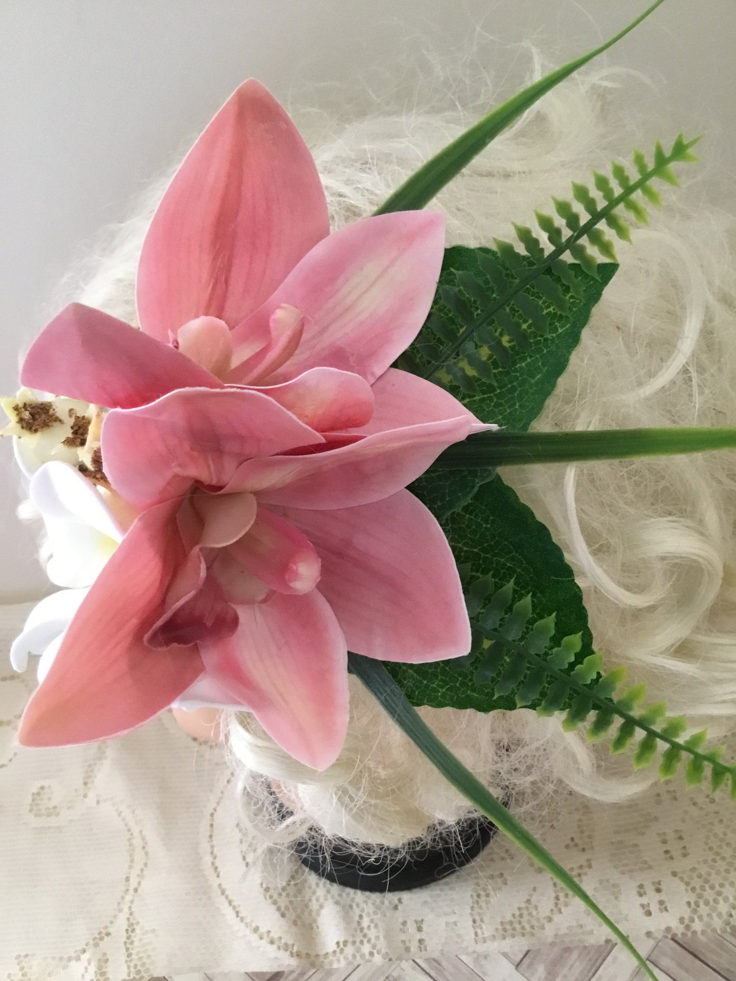 SIENNA - tropical cluster pink set on a rattan base