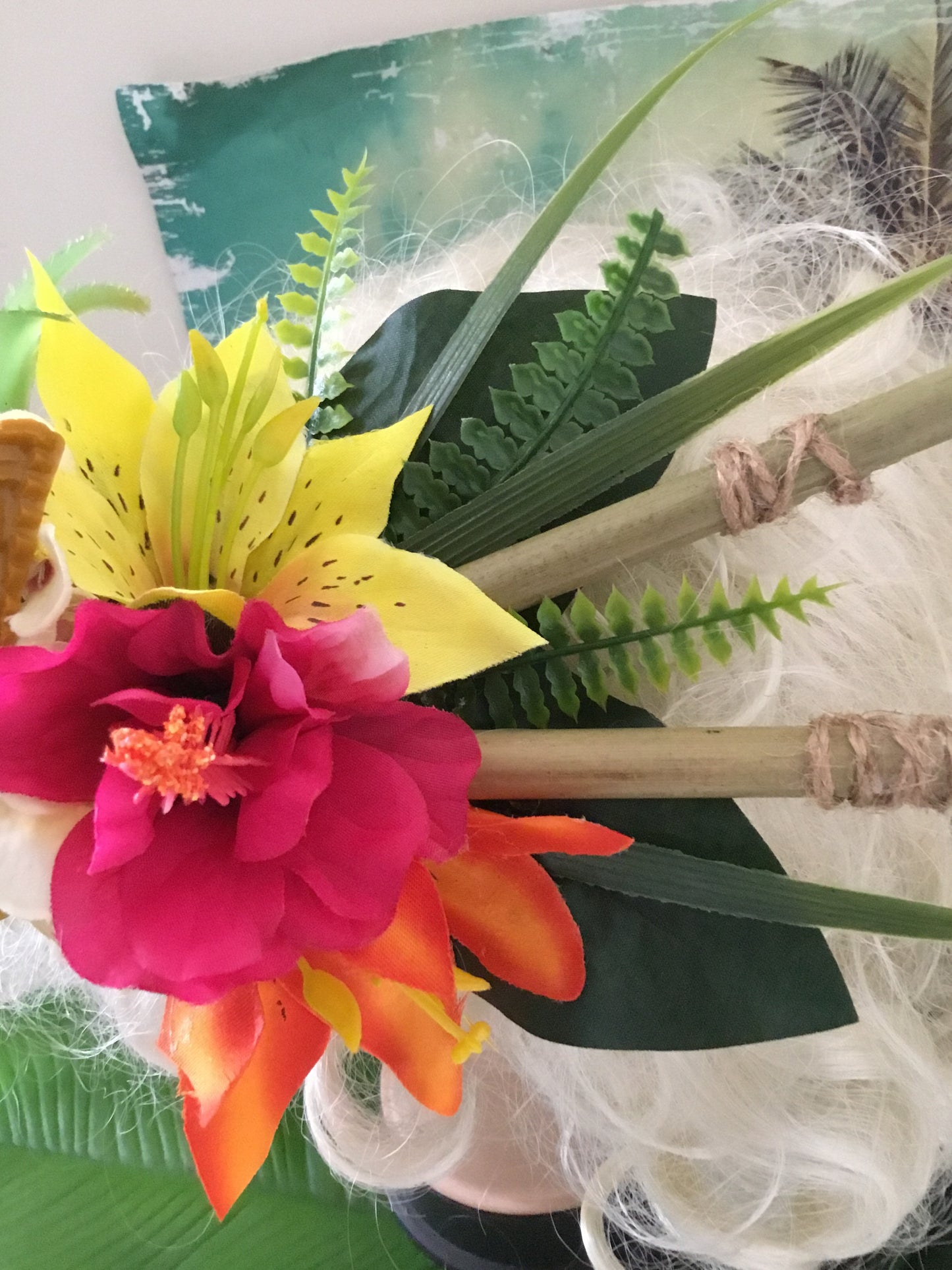 KANALOA - pineapple and tiki tropical cluster - with bamboo