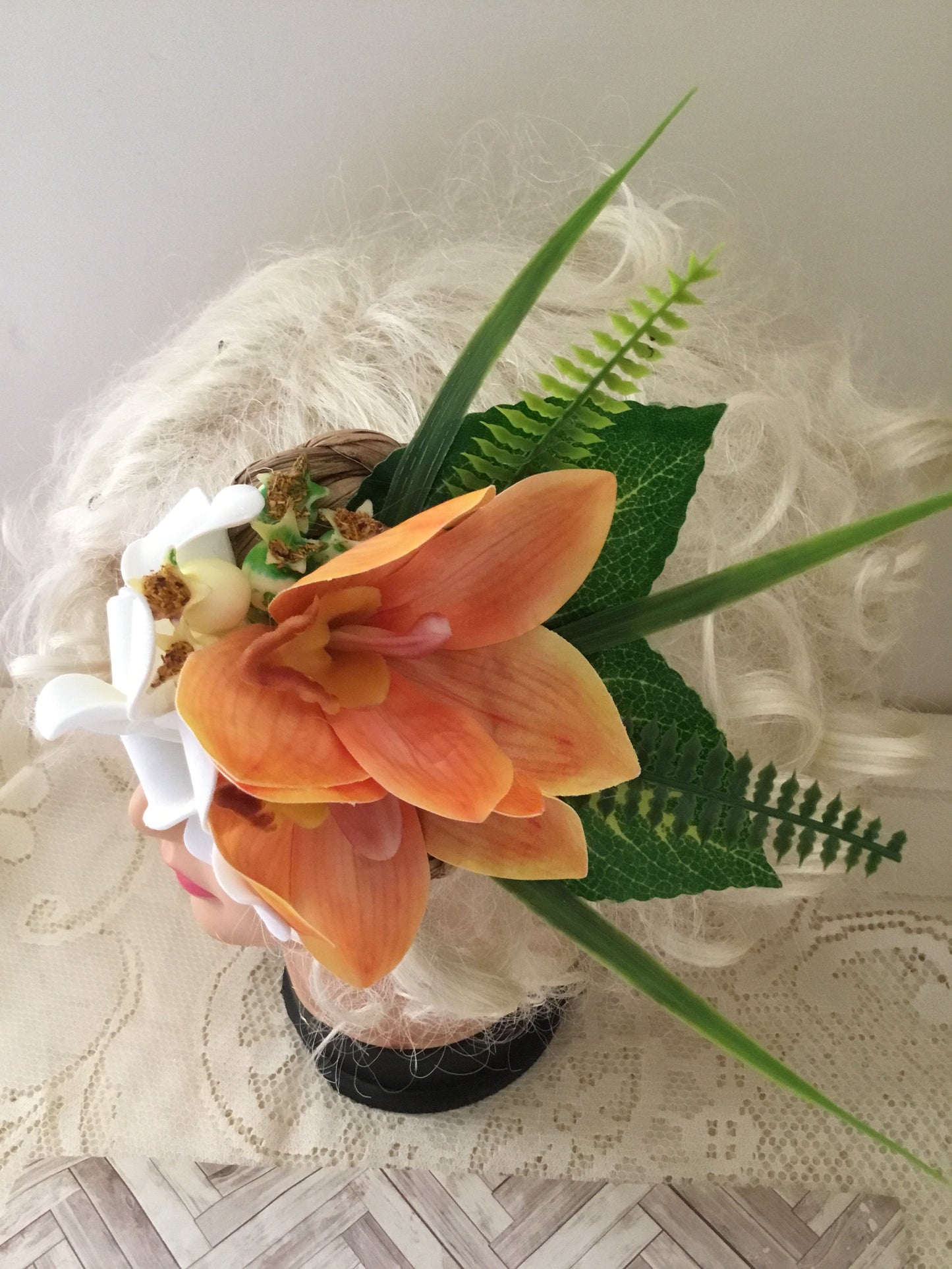 SIENNA - tropical cluster orange set on a rattan base
