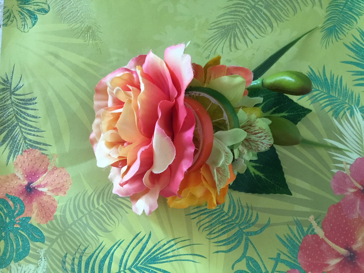 SUZETTE - tropical hairflower cluster with fruit slices