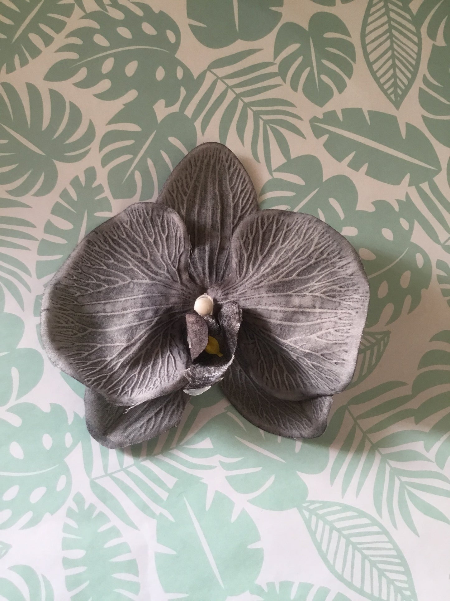 Phalaenopsis velvet touch large orchid clip - Grey