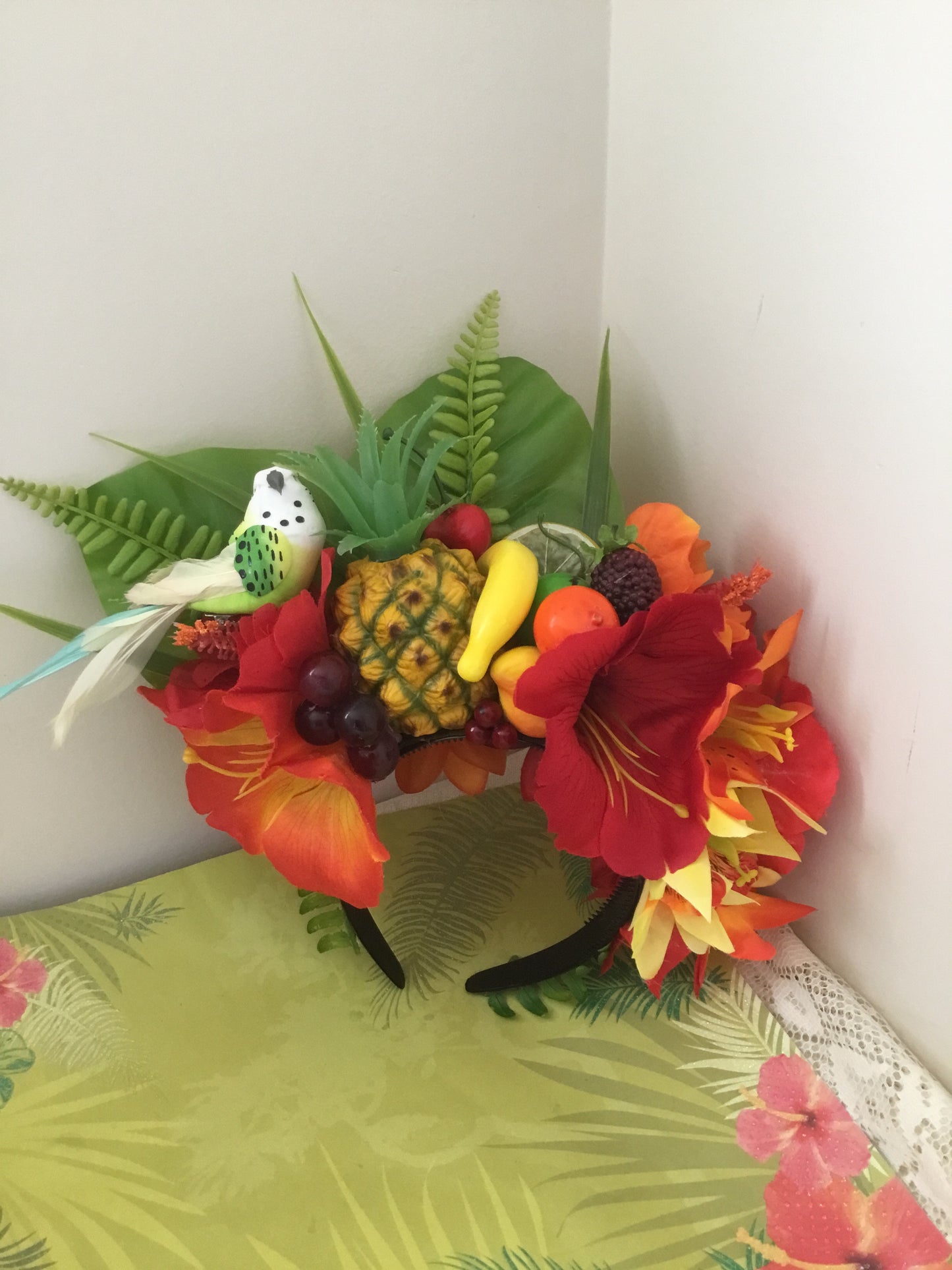 ALISSA - Beautiful tropical flowercrown ,with a gorgeous removable budgie bird