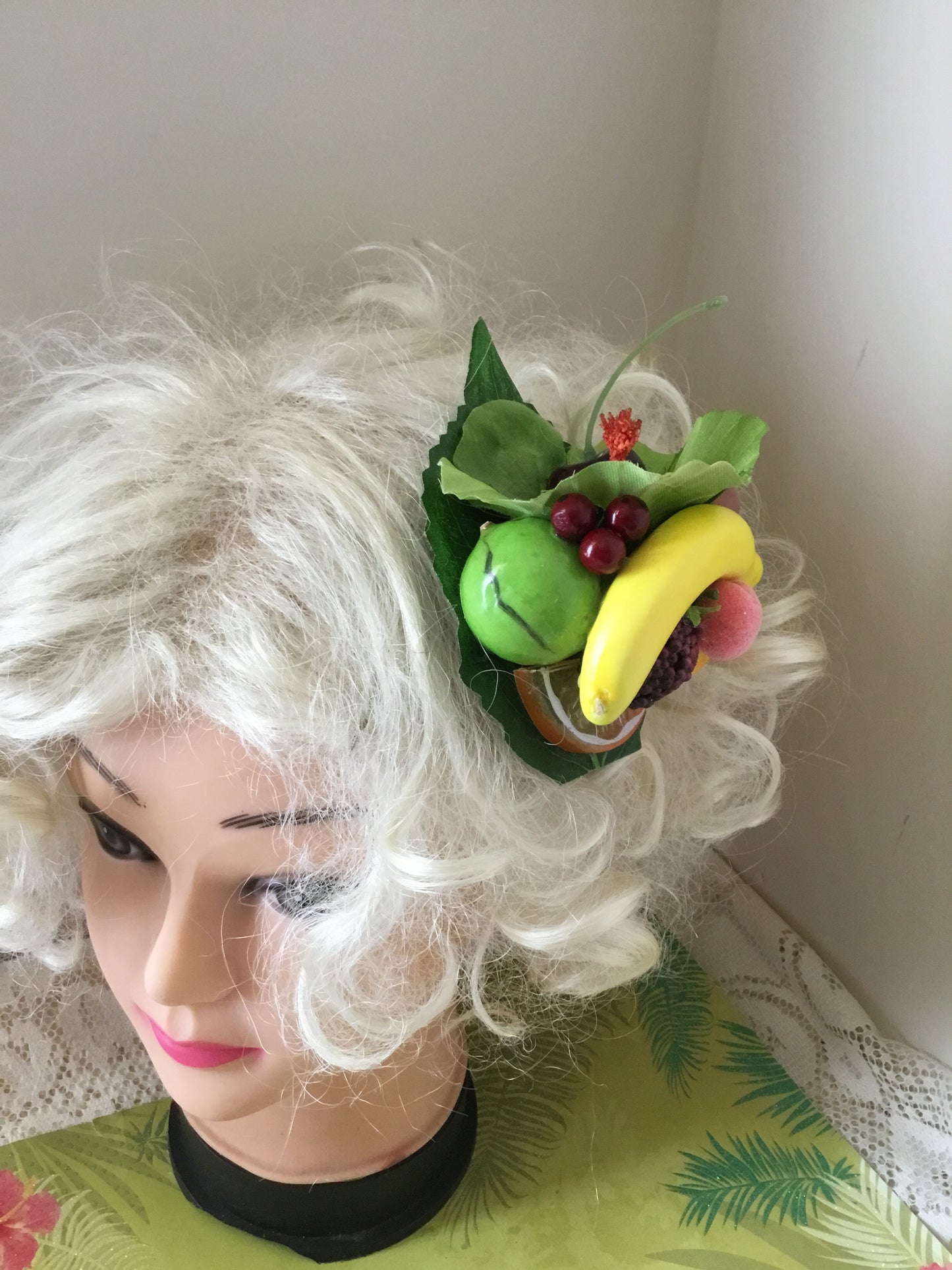 LEILANI - Green hibiscus / Fruit cluster hairpiece
