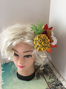 KANALOA - pineapple and tiki tropical cluster