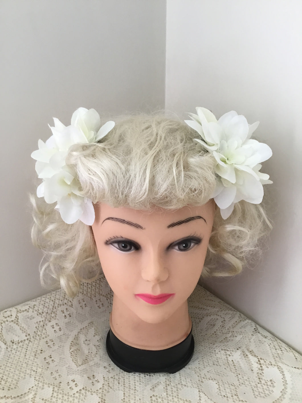 Beautiful Arabian Jasmine cluster hairflower - white
