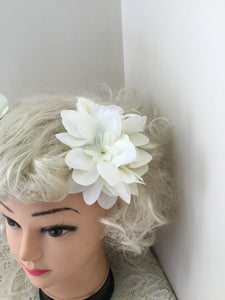 Beautiful Arabian Jasmine cluster hairflower - white