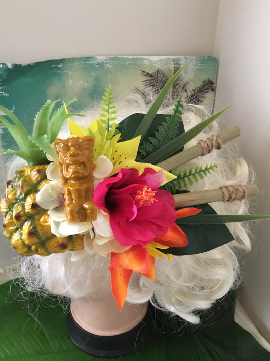 KANALOA - pineapple and tiki tropical cluster - with bamboo