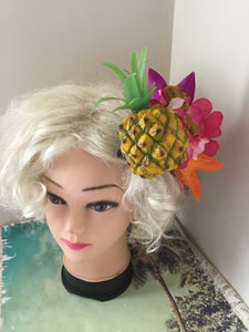 KANALOA - pineapple and tiki tropical cluster