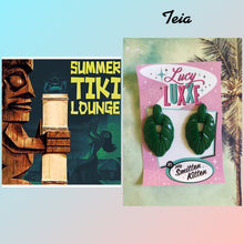 Load image into Gallery viewer, TEIA - tiki lounge earrings - Emerald green
