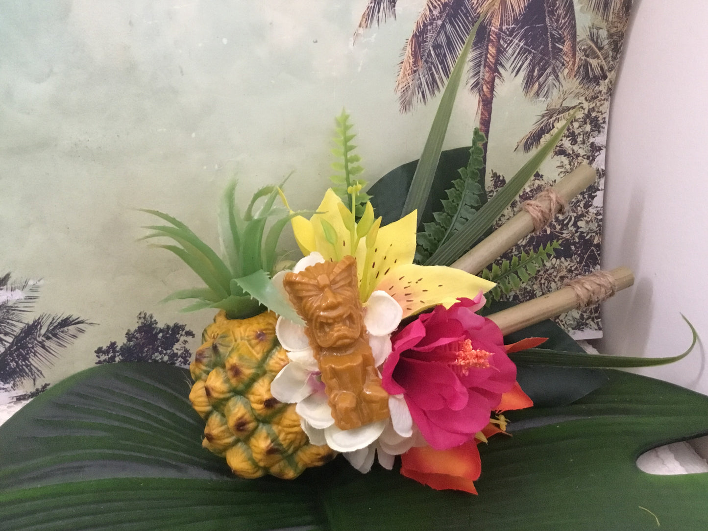 KANALOA - pineapple and tiki tropical cluster - with bamboo