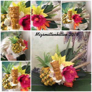 KANALOA - pineapple and tiki tropical cluster - with bamboo