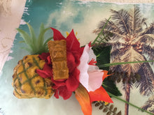 Load image into Gallery viewer, KANALOA - pineapple and tiki tropical cluster
