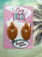 Load image into Gallery viewer, TEIA - tiki lounge earrings - Dark butterscotch
