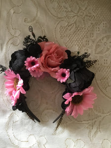 SOPHIA - shades of black and pink / flower crown