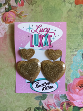 Load image into Gallery viewer, QUEEN OF HEARTS - glitter heart earrings - Gold
