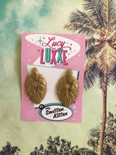 Load image into Gallery viewer, TEIA - Tiki lounge earrings - Gold glitter
