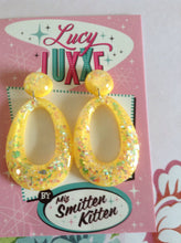 Load image into Gallery viewer, BIG BETTY - yellow confetti lucite hoops
