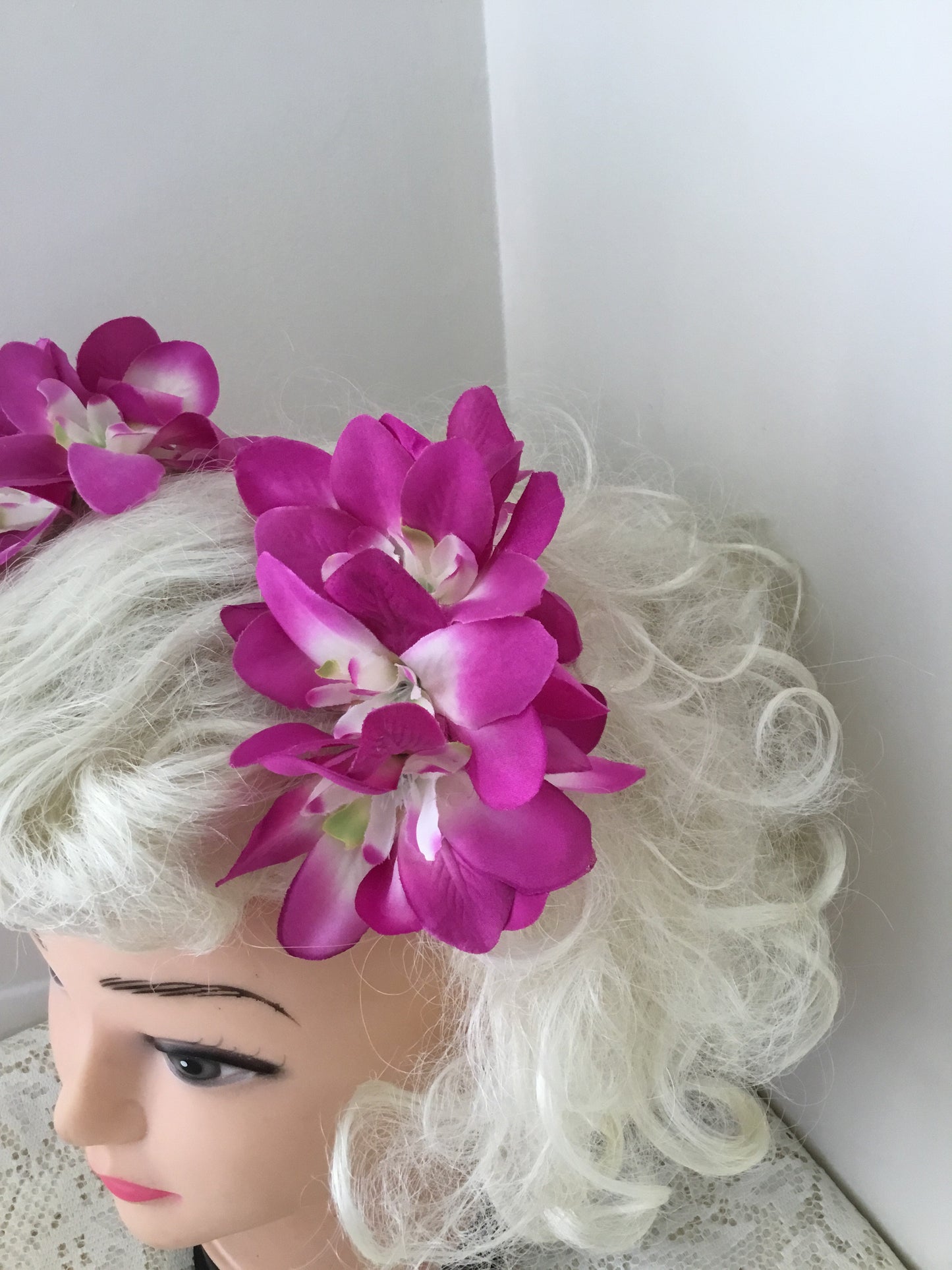 Beautiful Arabian Jasmine cluster hairflower - Fuchsia - comb