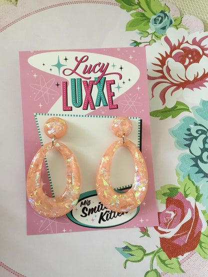 BIG BETTY - apricot confetti lucite hoops
