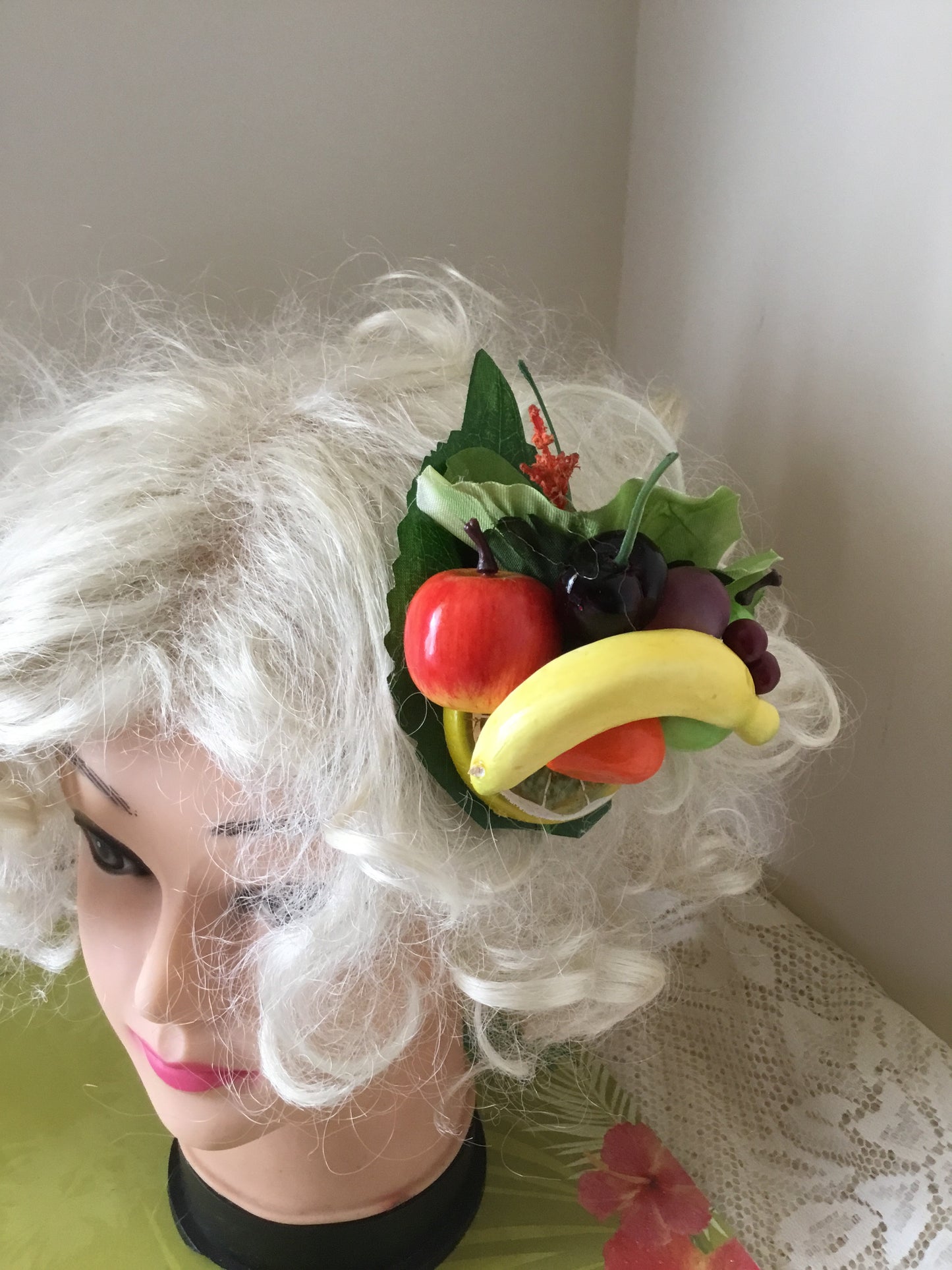 LEILANI - Green hibiscus  / Fruit cluster hairpiece