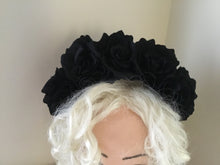 Load image into Gallery viewer, FRIDA - rose flowercrown  - Black
