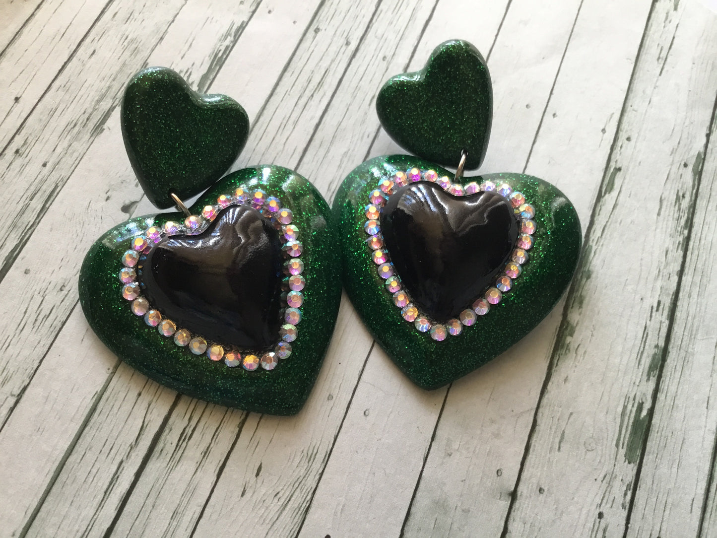 ELIZABETH - Double heart earrings - green / black