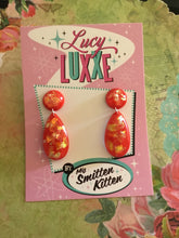 Load image into Gallery viewer, BREE - confetti lucite earrings - red
