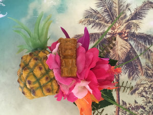 KANALOA - pineapple and tiki tropical cluster