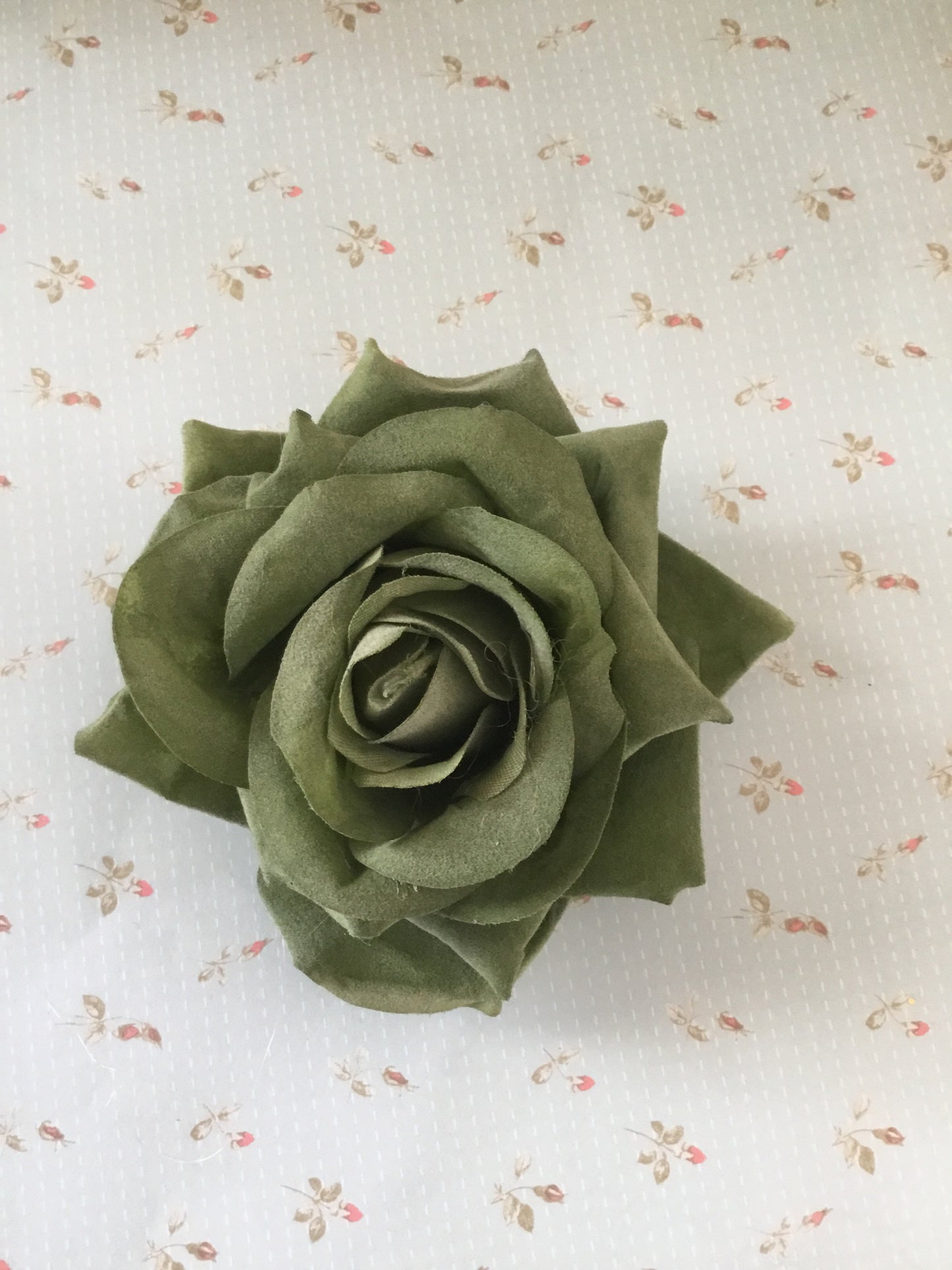 Big vintage inspired single rose hairflower - various colours