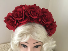 Load image into Gallery viewer, FRIDA - rose flowercrown - Red
