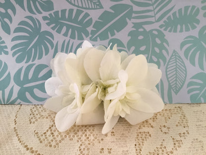 Beautiful Arabian Jasmine cluster hairflower - white